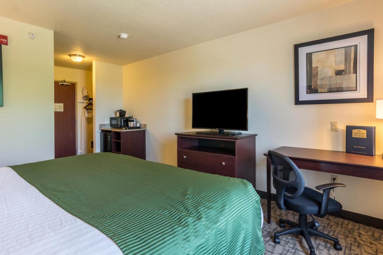Cobblestone Inn & Suites - Lakin Екстер'єр фото