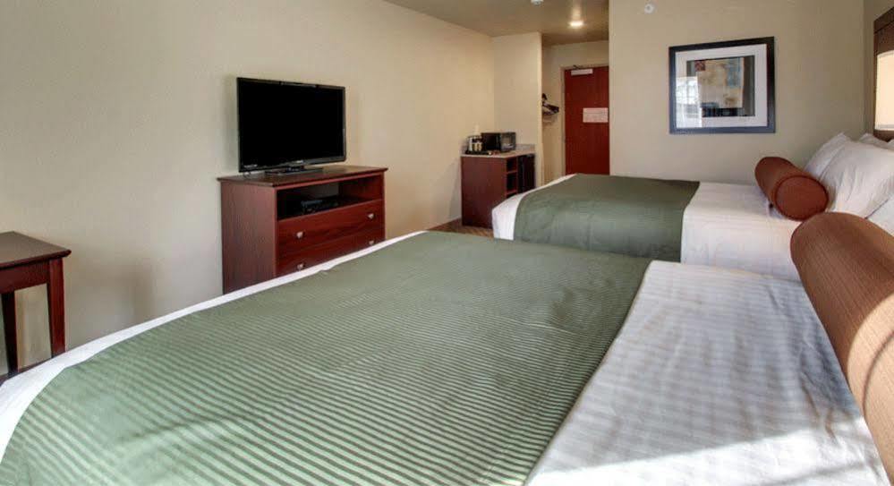 Cobblestone Inn & Suites - Lakin Екстер'єр фото