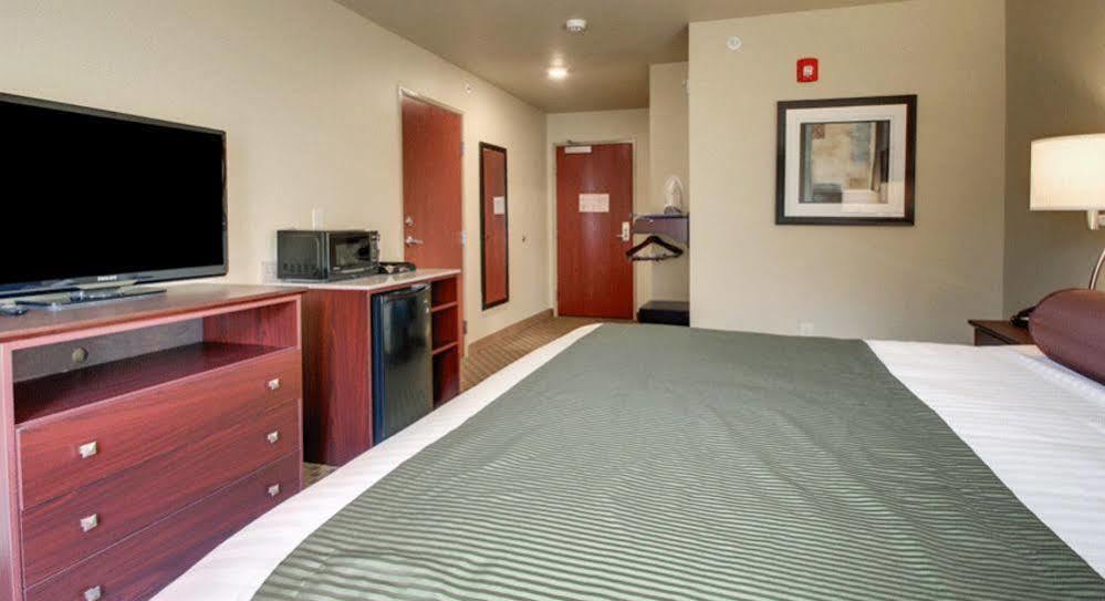 Cobblestone Inn & Suites - Lakin Екстер'єр фото