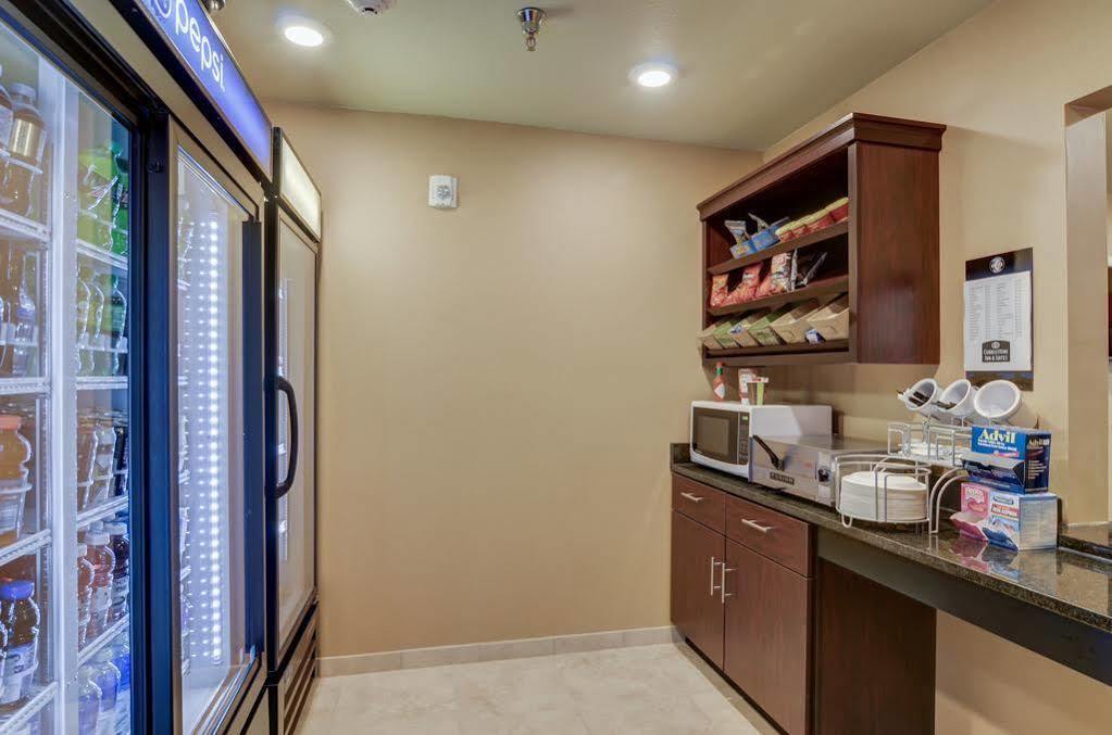 Cobblestone Inn & Suites - Lakin Екстер'єр фото