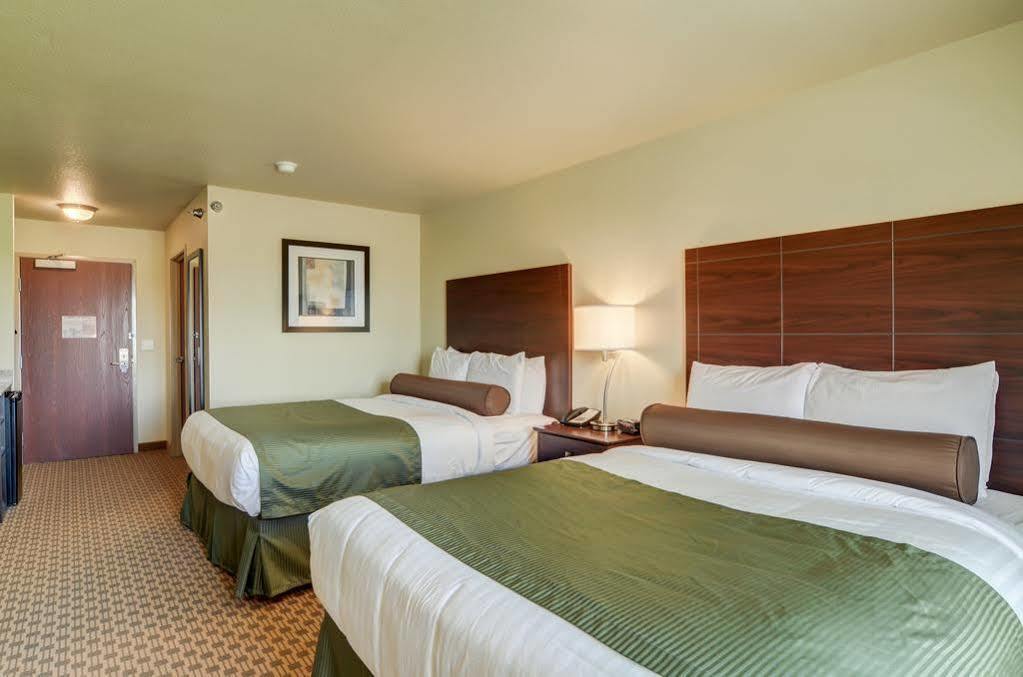 Cobblestone Inn & Suites - Lakin Екстер'єр фото