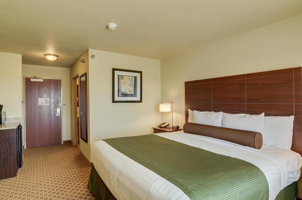 Cobblestone Inn & Suites - Lakin Екстер'єр фото