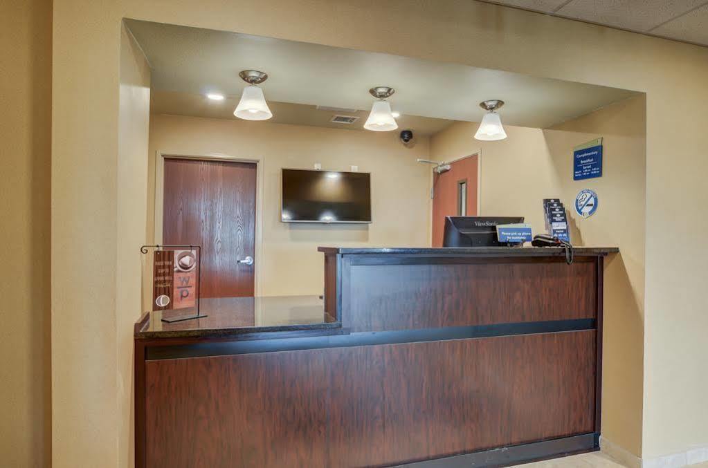 Cobblestone Inn & Suites - Lakin Екстер'єр фото